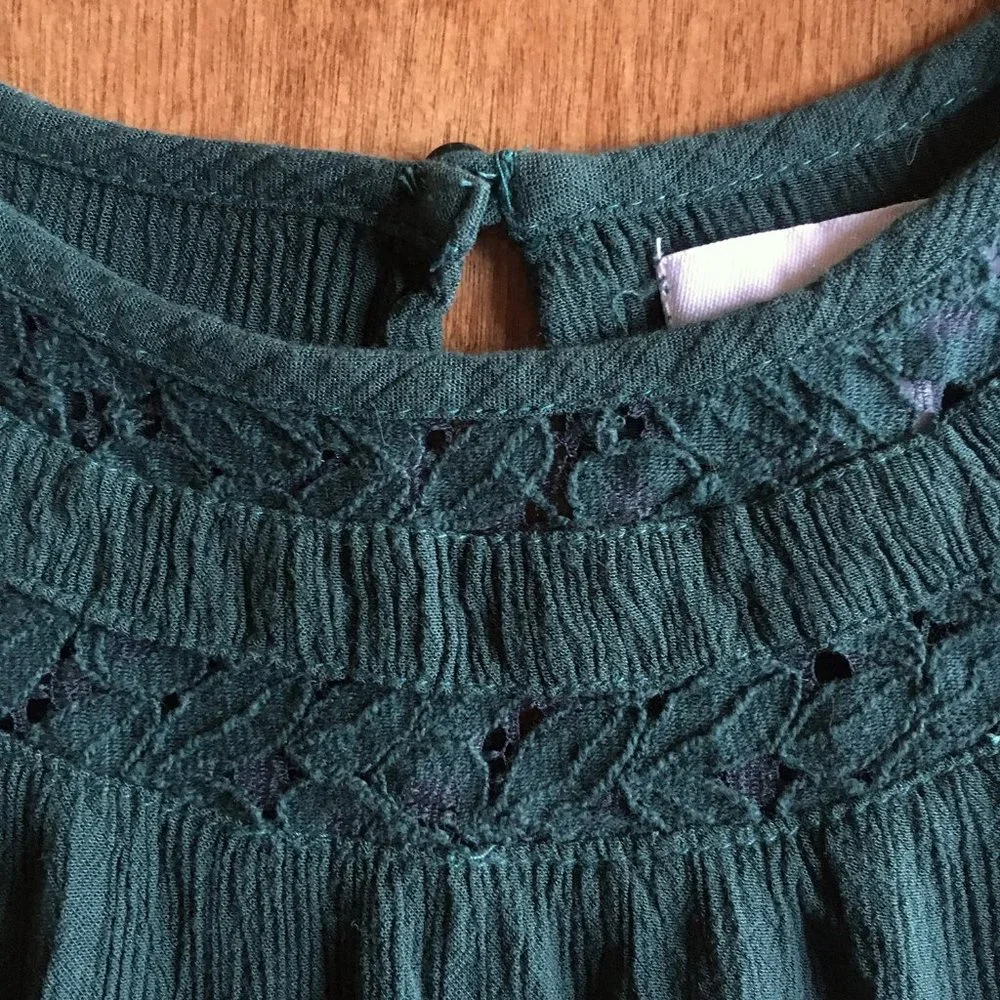 Old Navy lace-yoke crepe top XS 4-5